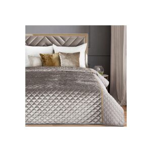 Eurofirany Kristin bézs bársony ágytakaró 220x240 cm geometrikus mintával az ágyon - Ágytakaró