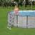 Bestway Steel Pro MAX Pool mit Leiter und Frau, die hineingeht