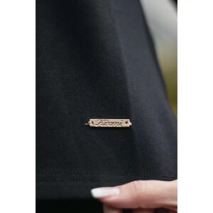 Közelkép a KIXMI Patricia fekete pulóver logójáról - Női pulóver