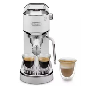 DeLonghi EC890.WI biely espresso kávovar pripravuje kávu - DeLonghi