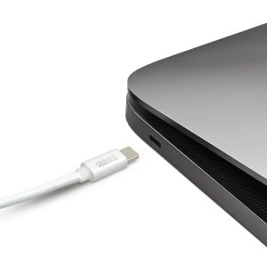 Delight Biely USB-C na USB-C kábel pripojený k notebooku - USB káble