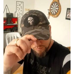 Fashion Punisher baseball sapka hálós kialakítással, egy méret mindenkinek, kerülete 54-58 cm, csúcs hossza 7 cm