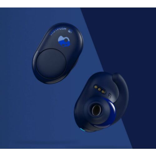 Skullcandy Push True Wireless Fülhallgató - Indigo Kék, ferde nézet kék háttérrel