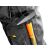 NEO Tools HD munkás rövidnadrág kalapáccsal a szerszámtartó hurokban