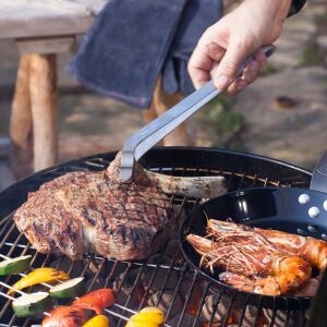 Roesle BBQ Grillzange im Einsatz, Steak und Garnelen grillen - Gartengrill, Ofenzubehör