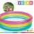 Intex Rainbow felfújható baba medence, 86cm átmérő, 25cm magas, 3 gyűrűs kialakítás, rózsaszín, sárga, kék, gyermek játszik a medencében