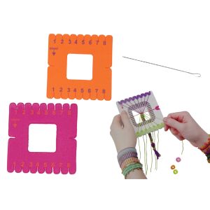 DIY set za izradu narukvica u upotrebi, prikazuje šarene niti i perle tkane na četvrtastom tkalačkom stanu. - Lean Toys