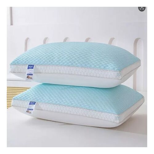 Két légáteresztő, hűsítő párna egymáson, nyaki támasztékkal