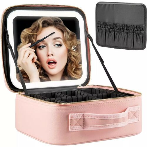 Rózsaszín kozmetikai táska beépített LED tükörrel és sminkrendszerezővel, nő szempillaspirált használ