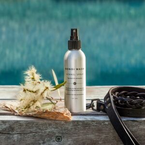 Prémium minőségű spray kutyahelyek tisztítására Bondi Wash, Paperbark & Lemongrass, fertőtlenít és felfrissít, kölyökkutyák számára is alkalmas, nem irritáló, illóolajokkal és növényi kivonat