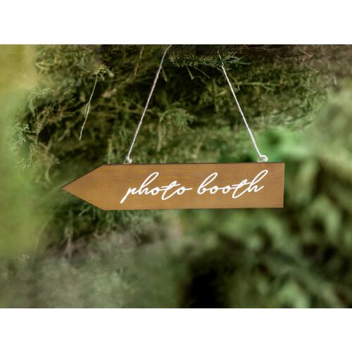 Fa útjelző tábla Photo Booth természetes környezetben - PartyDeco