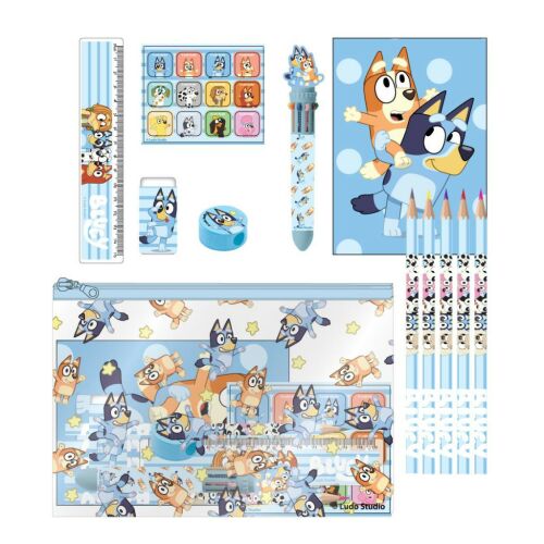 Bluey Bingo Schreibwarenset mit Federmäppchen, Notizbuch, Buntstiften, Spitzer, Radiergummi, Lineal, Mehrfarbenstift und Aufklebern.