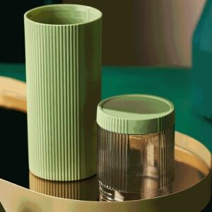 Set 2 pahare pentru periuta de dinti, dimensiuni 20 x 6 cm, 1 x alb / 1 x verde, din material plastic, compact si usor de transportat, alb/verde