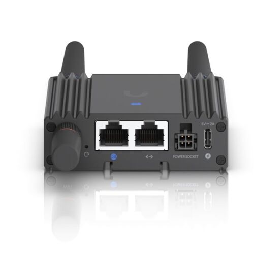 Ubiquiti UniFi UMR-Ultra router pohľad zozadu s LAN portami a napájacou zásuvkou