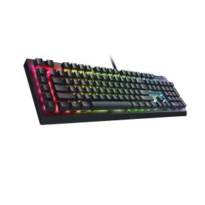 Szögletes nézet a Razer BlackWidow V4 X UK fekete gamer billentyűzetről RGB világítással - Razer