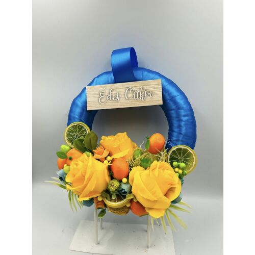 Nyári citrusos ajtódísz sárga rózsákkal és citrusfélékkel