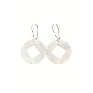 Fehér capiz kagylóból készült fülbevaló, sebészeti acél kapoccsal, kézműves