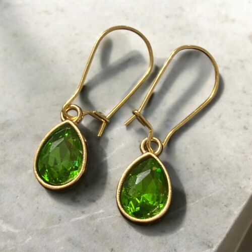 Cercei cu pandantiv din cristal tip stras verde smarald și tortițe placate cu aur 18k, handmade în România 135676174