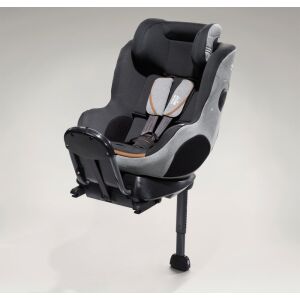 Szögletes nézet a Joie Signature i-Prodigi i-Size autósülésről Carbon színben - Gyerekülés & Tartozék
