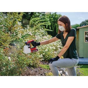 Einhell GE-WS 18/10 Li-Solo akkus permetező használat közben, növények permetezése a kertben - Einhell