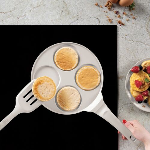 Kuhanje palačinki u tavi Berlinger Haus Sahara s 4 rupe