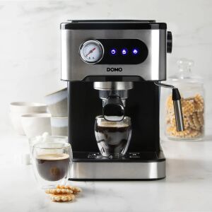 DOMO félautomata eszpresszógép kávét készít - Domo