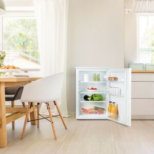 Mini frigider DOMO 131L alb, cu ușa deschisă, în decor de bucătărie - Mini-frigidere