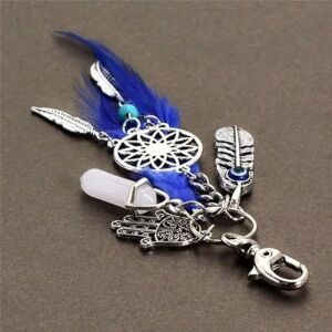 Álomfogó kulcstartó kék tollakkal, szimbolikus kiegészítő és védelem a boho szerelmeseinek