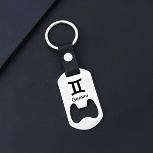 "Kreatív Ikrek" kulcstartó, szimbolikus kiegészítő palacknyitóval az Ikrek szülöttek számára.