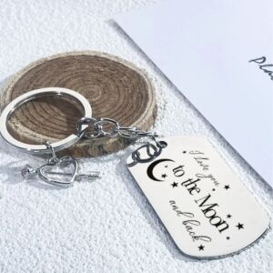 "Hold és csillagok" kulcstartó, szimbolikus kiegészítő a szeretteinek szóló szeretet üzenetével.