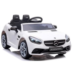 Szögletes nézet a fehér Mercedes SLC 300 elektromos kisautóról - R-Sport
