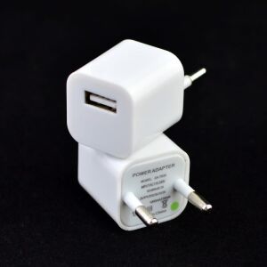 Stecher 220V USB Wandladegerät 5V/0.6A für Smartphones und Tablets - Akkuladegeräte