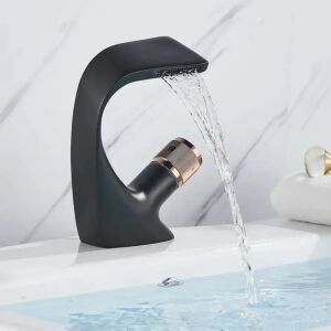 Schwarze Einhebel-Waschtischarmatur mit fließendem Wasser - WC-Sitze, Duschkabine, Wasserhahn, Duschtür, Badezimmerschrank, Wäschekörbe und Brausegarnitur
