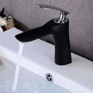 Schwarze Badarmatur mit Chromgriff, modernes Design - WC-Sitze, Duschkabine, Wasserhahn, Duschtür, Badezimmerschrank, Wäschekörbe und Brausegarnitur