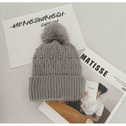 Téli kötött sapka pomponnal és gyöngyszürke CZ35WZ2 145183794