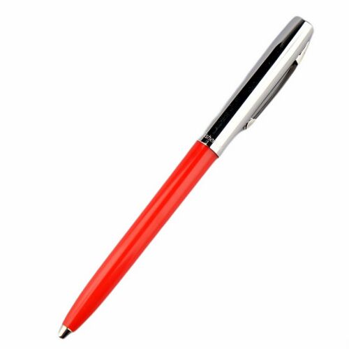 Fisher Space Pen Cap-O-Matic 775-B, chrómová čiapočka, červené telo, pohľad z uhla