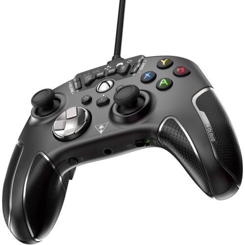 Ukośny widok czarnego przewodowego kontrolera Turtle Beach Recon Cloud