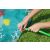Anschließen eines Schlauchs an die aufblasbare Wasserspielmatte Bestway Underwater S