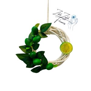Zikk Zakk Flowers Lime Frissesség Koszorú fehér háttérrel - Ajtódísz