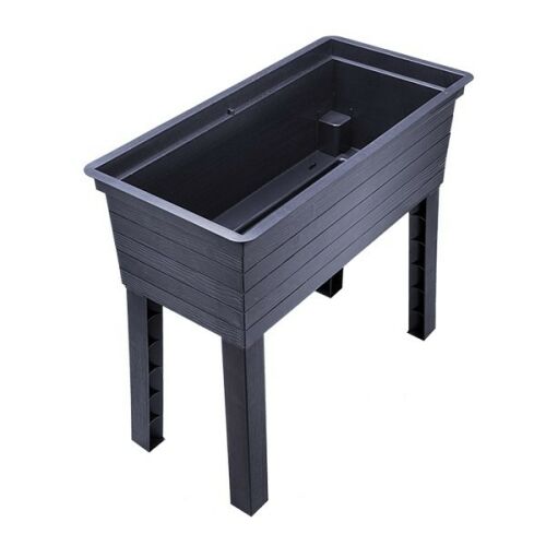 Városi erkélyes vyvýšený záhon izolovaný na bielom pozadí