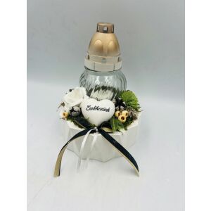 Mécseses kegyeleti dísz virágdísszel és szív alakú 'Emlékezünk' felirattal, sírdísz - Kegyeleti dekoráció