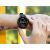 Férfi TRACER Smartwatch SM9 PulseRay-t használ fitneszkövetésre