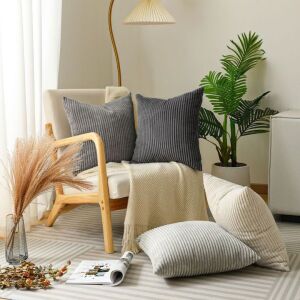 Kordbársony mohazöld díszpárna szék beállításban - Díszpárna