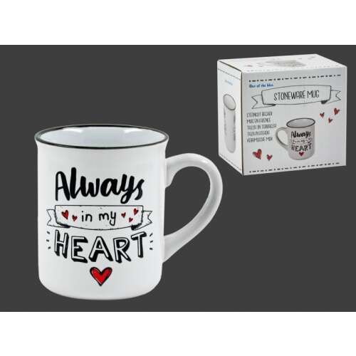 Fehér kerámia bögre fekete szegéllyel és füllel, 'Always in my heart' felirattal és piros szívekkel, kő edényből készült bögre