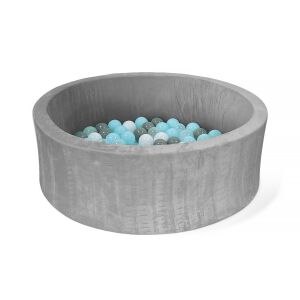 Ecobee szürke labdamedence színes műanyag labdákkal töltve, ferde nézet - Babaszoba bútor