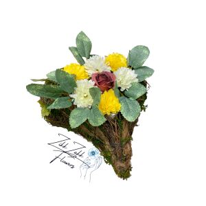 Színes szív alakú sírdísz