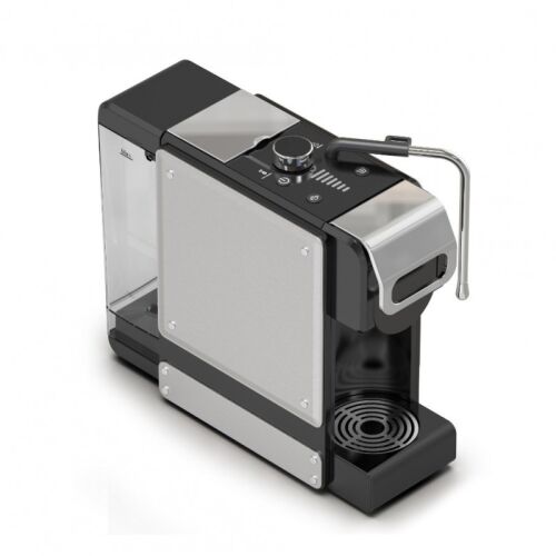 Szögletes nézet az Oliver Voltz OV51171N8M multi-kapszulás eszpresszó kávéfőzőről tejhabosítóval