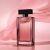 Elegáns Narciso Rodriguez Musc Noir Rose parfümös üveg