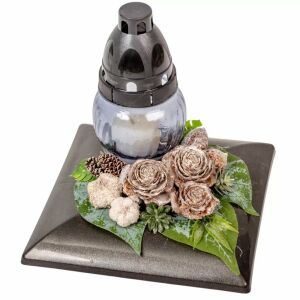 Sírdísz kegyeleti dísz gyertyával és szürke szárazvirágokkal - Kegyeleti dekoráció