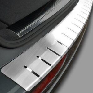 Dvojvrstvová ochranná fólia do kufra, chróm a leštený hliník 83 x 7,5 cm 141212647 - Dekoračné pásy do auta